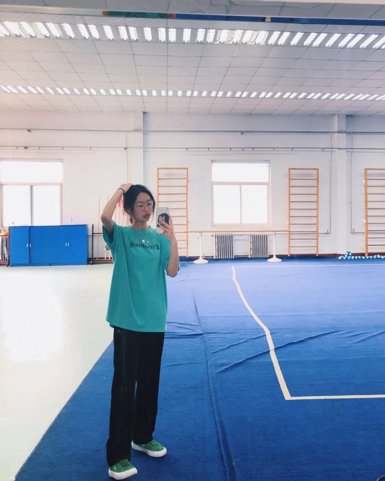 金金-辽宁省·葫芦岛市·绥中县--身高168
体重49
会拍照 会p图 会搭配
接衣服，鞋子，包包，饰品寄拍，风格不限。
性格活泼开朗，不会拖拖拉拉。