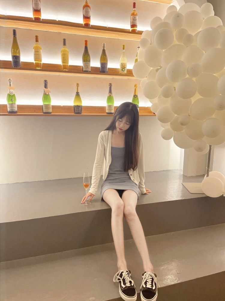 JAY-云南省·西双版纳傣族自治州·景洪市--接寄拍 身高167 体重40kg 衣服包包首饰鞋子都可 会拍照修图