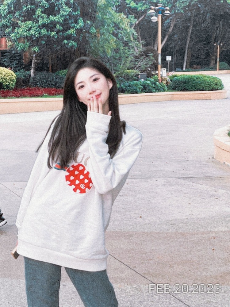 拒绝吃香菜-广东省·广州市·荔湾区-抖音-身高165 体重42可以接寄拍 衣服 饰品之类的 会拍照 喜欢拍照能修图能调色