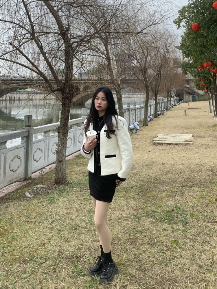kilig-江西省·南昌市·新建区--会拍照 修图 163 90 本人学的专业是服装设计 有更好的搭配概念
接单范围 饰品服饰帽子围巾鞋子等买家秀