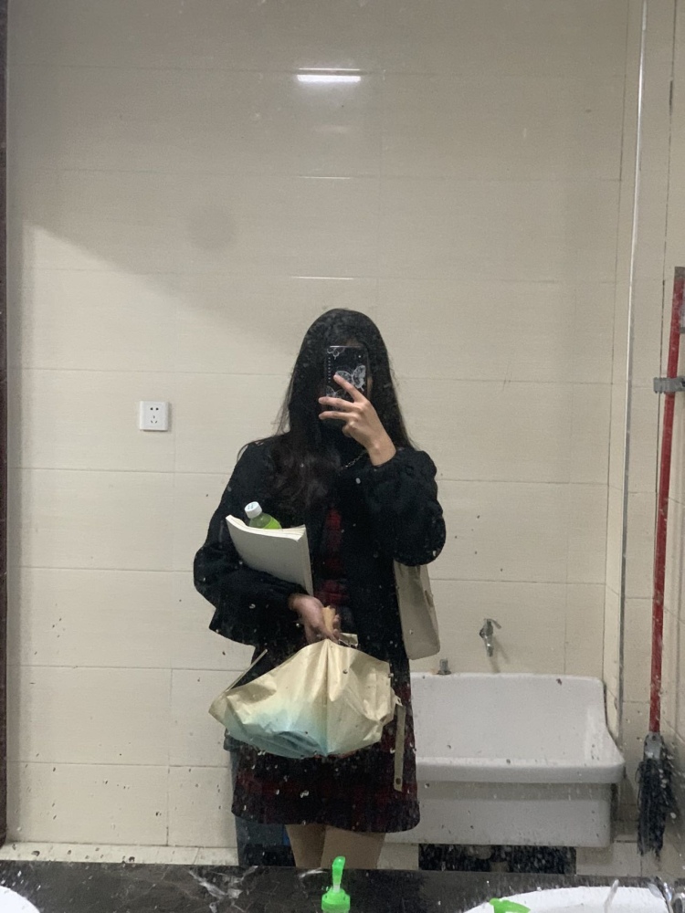kilig-江西省·南昌市·新建区--会拍照 修图 163 90 本人学的专业是服装设计 有更好的搭配概念
接单范围 饰品服饰帽子围巾鞋子等买家秀