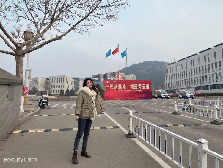 A  大爽呀😍-山东省·菏泽市·鄄城县--身高174体重108斤  活泼开朗 喜欢拍照📷p图唱歌跳舞
