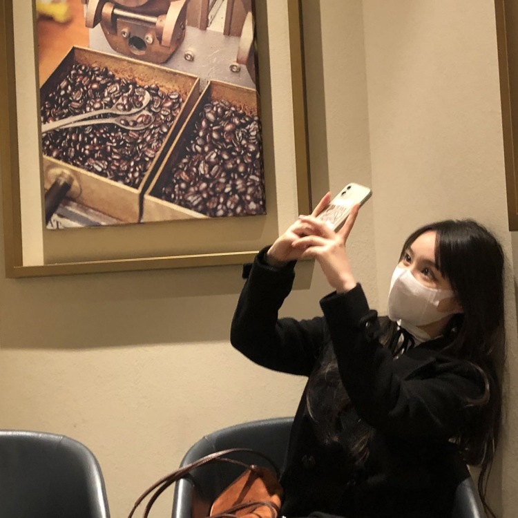 Doris-浙江省·杭州市·萧山区-抖音-老板们好，我是一名喜欢探店拍照打卡的大学生，喜欢穿搭化妆。净身高165体重46-48kg之间。目前读的是空中乘务专业，有做礼仪的经验。做事效率高，多种风格可以驾驭。有意向的老板请来联系我吧～