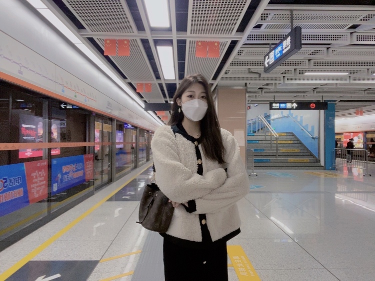 葵葵🌻-江西省·赣州市·宁都县-微博,抖音-身高165cm 体重108 可接拍服装、美瞳、首饰品等!会p图