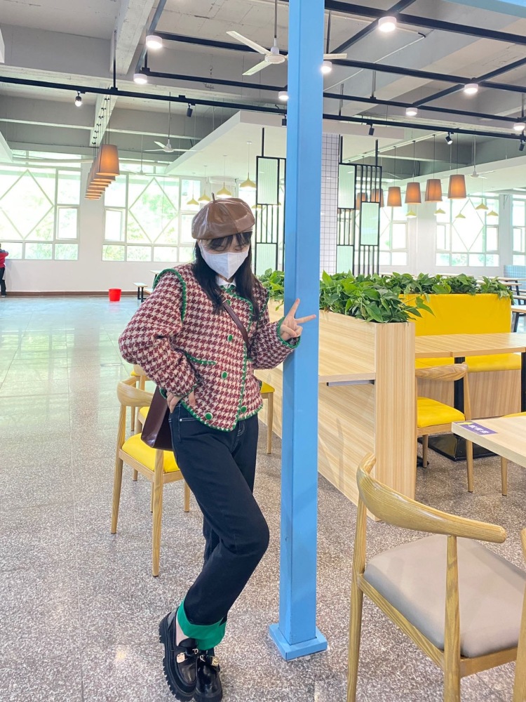 圆圆圆-贵州省·黔东南苗族侗族自治州·凯里市--喜欢拍照 会p图 
各种风格都🉑️
目前在校大学生可接单
高158重99