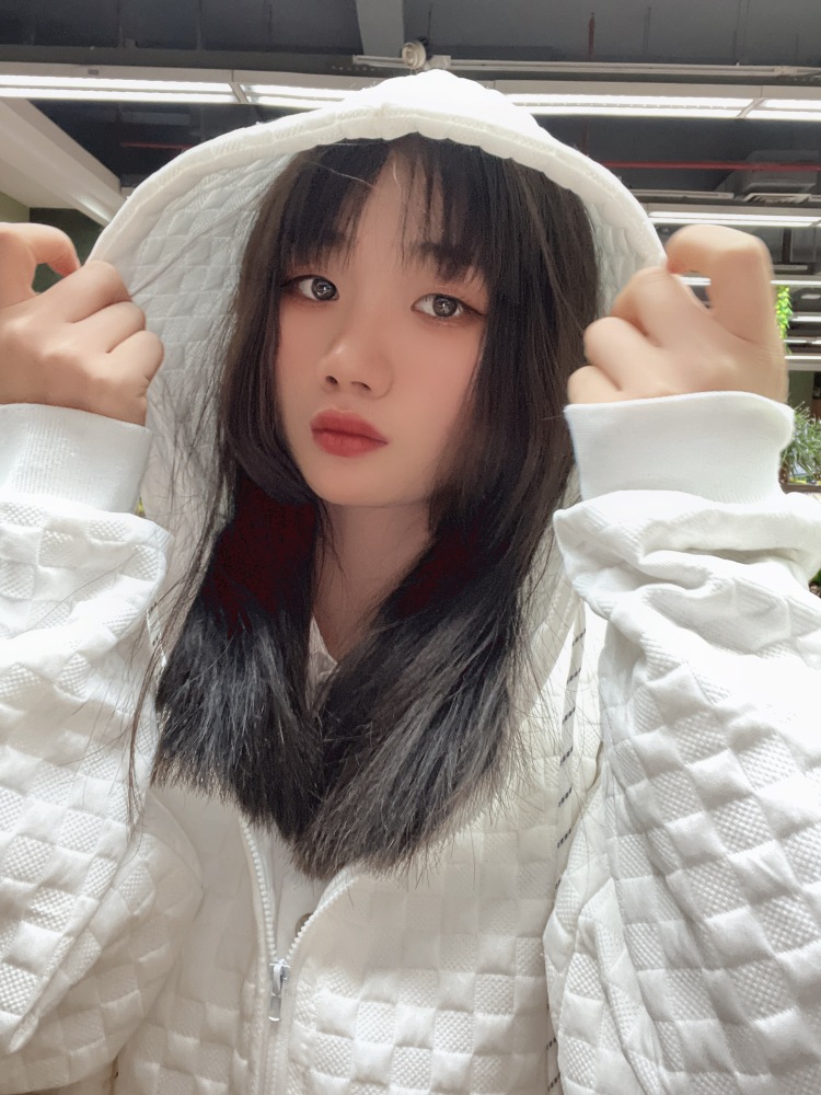 °猫九-贵州省·贵阳市·南明区-抖音-擅长拍照📸 自拍🤳 
兼职模特 玩PS 
身高163  体重50kg  接寄拍 饰品 包包 衣服  兼可 可各种风格