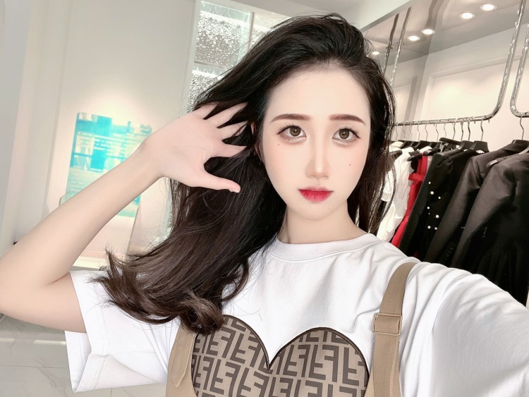 JLuuuubaoo🐻ིྀ-浙江省·宁波市·慈溪市-我有一只猫哦-接寄拍 负责人 出图快 166 86斤 可接可爱 气质甜美风格的 收到货 两天之内 必出图