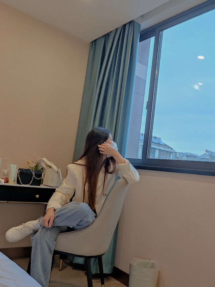 艾特箴-河南省·郑州市·管城回族区--接寄拍   衣服  鞋子等都可接
自己会拍照   会p图   各样风格都能驾驭
身高162   体重96
