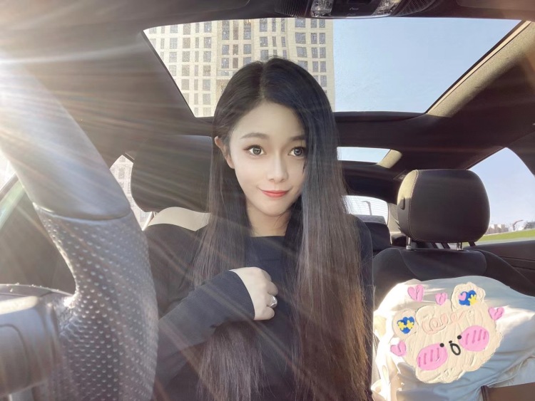 李逗逗-山东省·德州市·齐河县--接寄拍   衣服  鞋子等都可接
自己会拍照   会p图   各样风格都能驾驭
身高168   体重110
年龄：25
身高：168CM
体重：55KG
坐标：山东省·德州市·
# #素人# #网红#