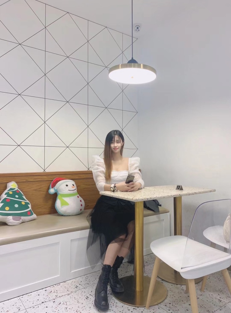 李逗逗-山东省·德州市·齐河县--接寄拍   衣服  鞋子等都可接
自己会拍照   会p图   各样风格都能驾驭
身高168   体重110
年龄：25
身高：168CM
体重：55KG
坐标：山东省·德州市·
# #素人# #网红#