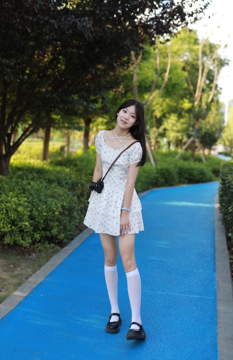 鸣蜩二九-江苏省·苏州市·相城区-抖音 某红薯-身高173cm 体重47kg
可接衣服 包包 美甲 饰品
出片快 会p图