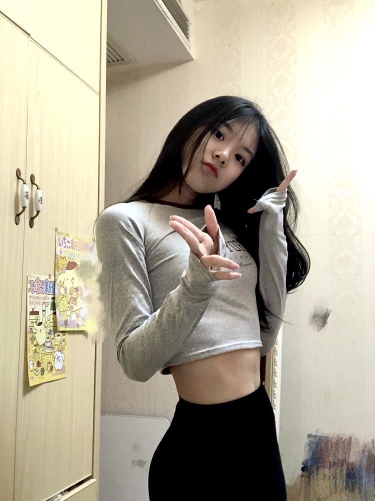 鸣蜩二九-江苏省·苏州市·相城区-抖音 某红薯-身高173cm 体重47kg
可接衣服 包包 美甲 饰品
出片快 会p图