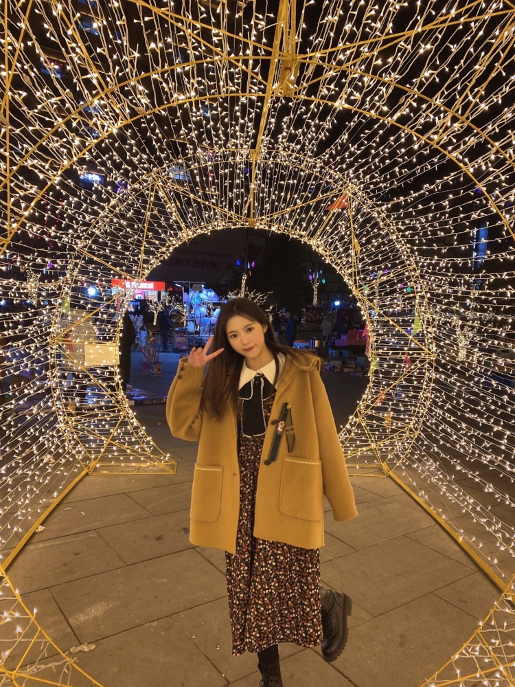 娜娜-山西省·晋中市·太谷区-抖音 微博 ***-身高164，体重94，擅长拍照，喜欢穿搭、美妆，形象气质佳，服装鞋子美妆类的寄拍都可以接