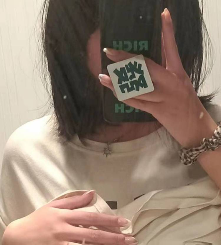 西西-山西省·临汾市·尧都区--本人目前有正业,业余时间富裕可接寄拍当副业,欢迎打扰可以做微胖衣服 微胖情《趣内衣 身材蛮好的 也可做首饰美甲美瞳