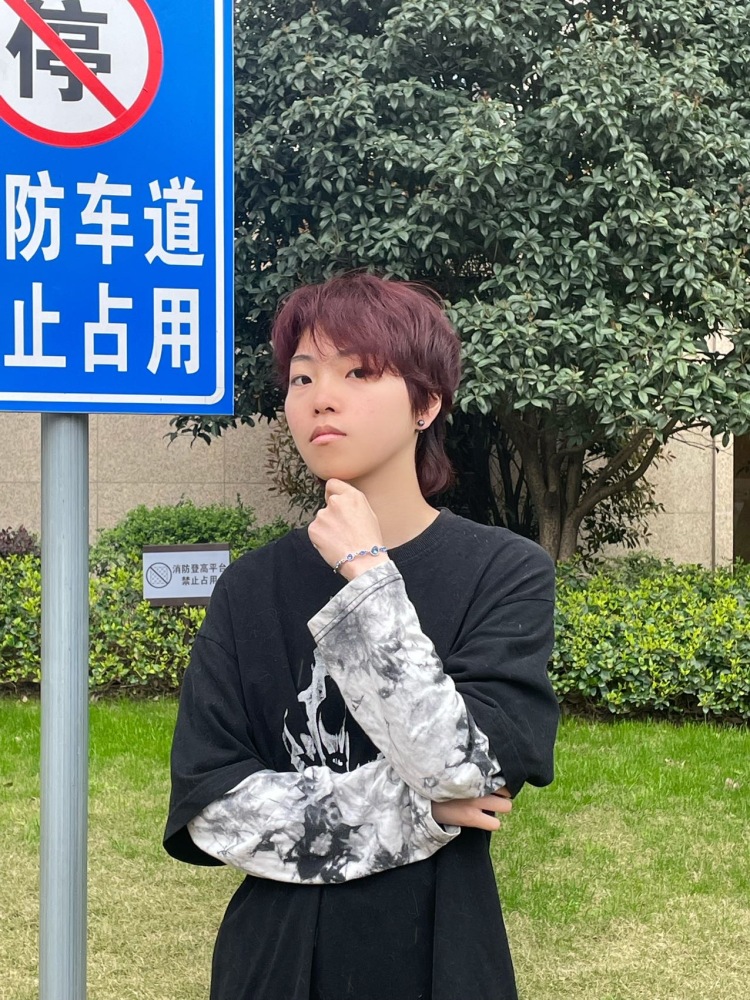 鱼十七-浙江省·杭州市·萧山区-抖音、微博、某红薯-本人偏中性风,钢琴吉他都会一点,刚步入主播行业,做过娱播,刚开始接触带货主播。有接过寄拍和平面。