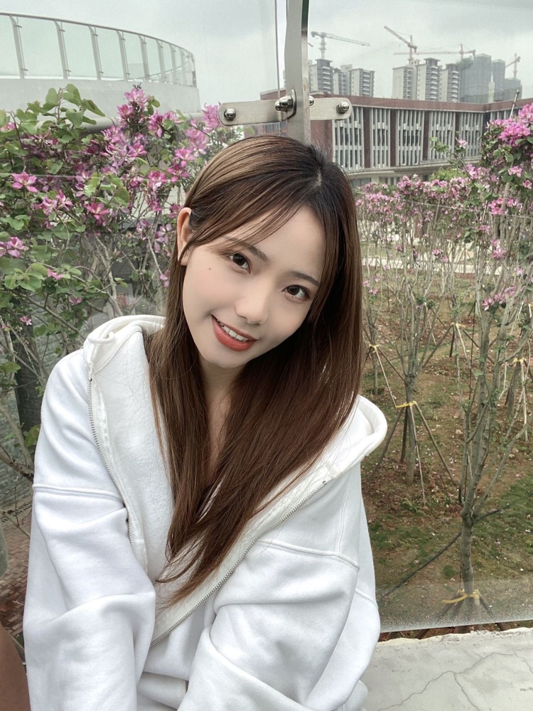 蜜斯Rosie-广西壮族自治区·南宁市·武鸣区-抖音，微博，某红薯-学过舞蹈，喜欢拍照，94斤161，21岁在校大学生，可接美甲、饰品、化妆品、衣服、包包等