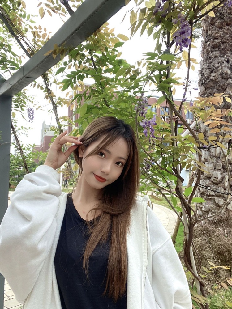 蜜斯Rosie-广西壮族自治区·南宁市·武鸣区-抖音，微博，某红薯-学过舞蹈，喜欢拍照，94斤161，21岁在校大学生，可接美甲、饰品、化妆品、衣服、包包等