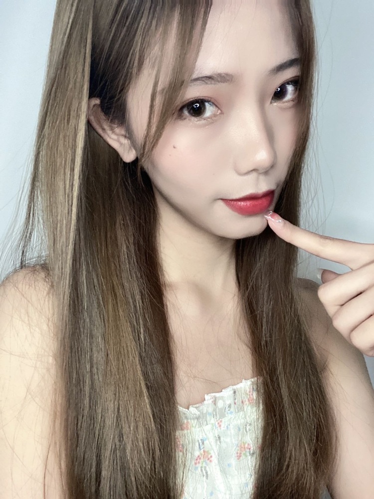 蜜斯Rosie-广西壮族自治区·南宁市·武鸣区-抖音,微博,某红薯-学过舞蹈,喜欢拍照,94斤161,21岁在校大学生,可接美甲、饰品、化妆品、衣服、包包等