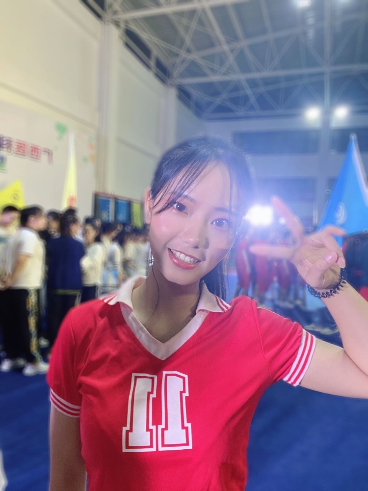 蜜斯Rosie-广西壮族自治区·南宁市·武鸣区-抖音,微博,某红薯-学过舞蹈,喜欢拍照,94斤161,21岁在校大学生,可接美甲、饰品、化妆品、衣服、包包等