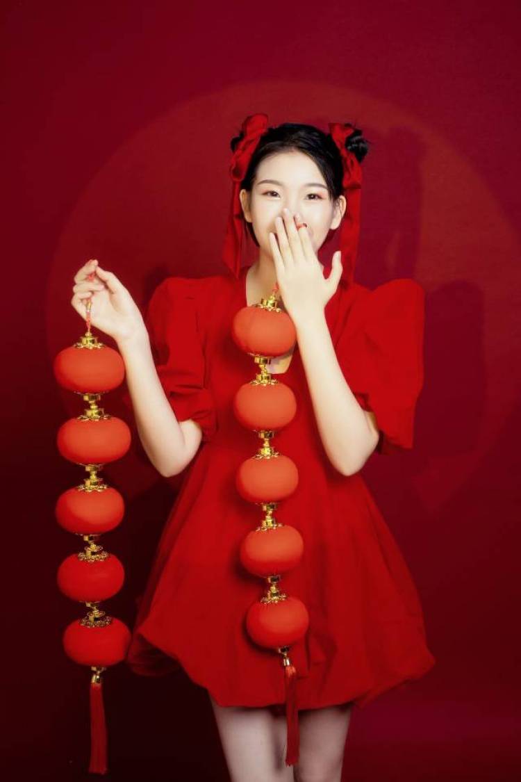 温柔乡-山东省·潍坊市·坊子区-抖音，某红薯-我今年17岁，身高172cm，体重52kg，我是一名素人模特，喜欢拍照，摄影。脚踏实地，诚实守信，期待与你的合作。