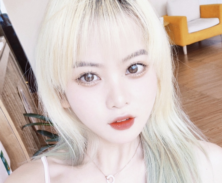 抠脚的仙女-湖南省·长沙市·岳麓区-抖音  微博   快手 某红薯-身高158
体重44.5
首饰 美瞳  包包  衣服 裙子 都🉑
接拍