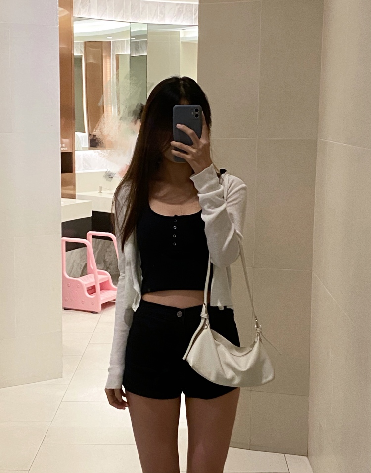 Cathy-上海市·上海市·嘉定区-抖音 某红薯 b站 快手 微博-身高:170
体重:53kg
三维：85 67 95
身材好颜值佳，可塑性强，配合度高
高效便宜性价比高，价格可沟通
会化妆，会搭配，会跳舞，会后期，可辣可甜
寄拍/置换：美妆 衣服 饰品等