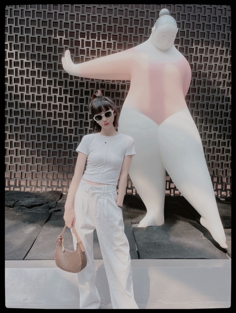 Ego-北京市·北京市·丰台区--本人是一名上班族,本身身高166,体重88!平时很喜欢穿衣搭配,所以是一名狂热的网购者,近期通过网络了解到寄拍模特这个行业,所以想参与进来,既能臭美,又能赚钱!
