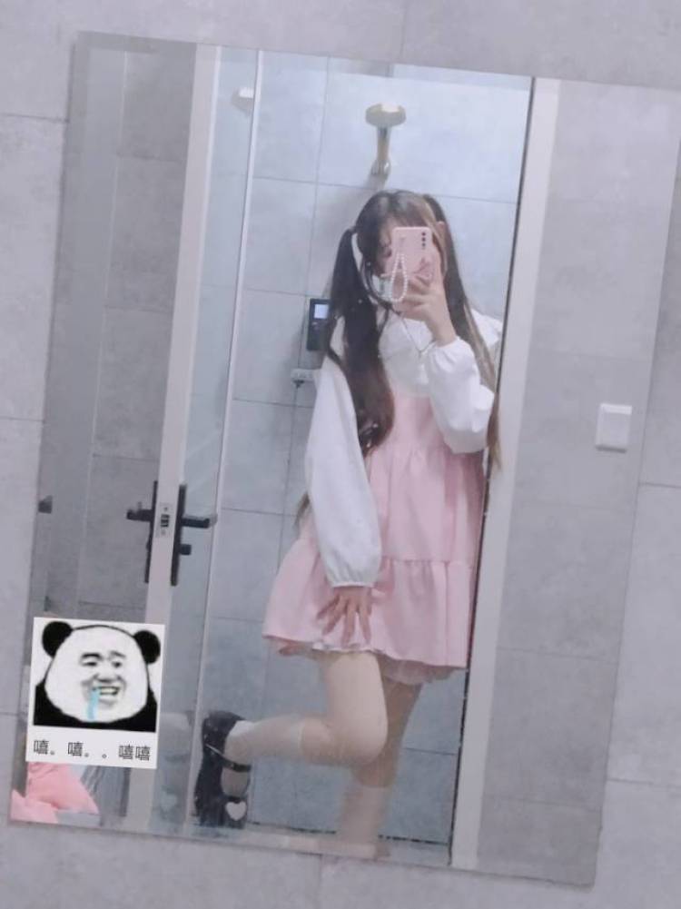 潇潇不是萝莉!-山东省·烟台市·海阳市-快手-接寄拍,反图快,会批图
适合小个子可爱风,不露脸对镜自拍
jk,洛丽塔,吊带裙,小裙子