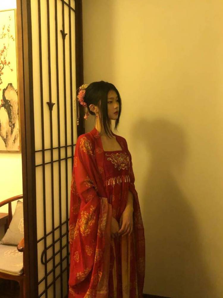 小蛇-浙江省·宁波市·象山县-抖音快手-种草带货,直播带货,可挂小黄车,接寄拍送拍,价格可谈,诚信合作