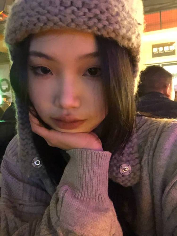 尹水机-湖南省·岳阳市·岳阳县-B站 某红薯-身高169 体重51 舞蹈专业 接寄拍 模特 买家秀 服饰 箱包 首饰 美妆等
多种风格 会p图