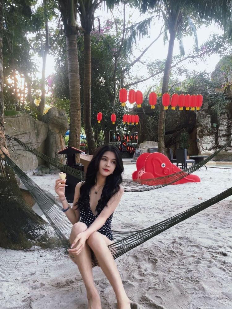 晚晚-海南省·海口市·秀英区-抖音,小公书,微博-大家好
兼职模特 会拍照 会P图
接寄拍 饰品 包包 衣服 都可
可各种风格 出片效率高
艺名:晚晚
年龄:22
身高:162CM
体重:43KG
粉丝:1000
坐标:海南省海口市