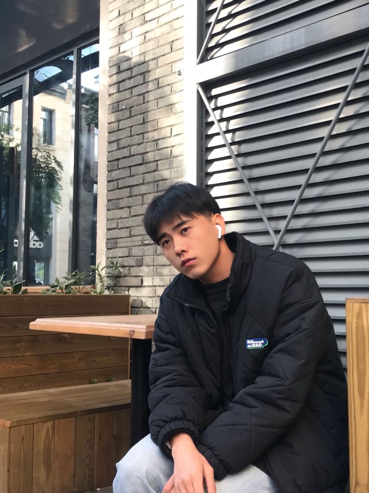 酥长卿-福建省·福州市·闽侯县--身高173体重125男、有拍照经验想要接些寄拍网拍宣传宣传,知道没有天上掉馅饼的好事希望善良