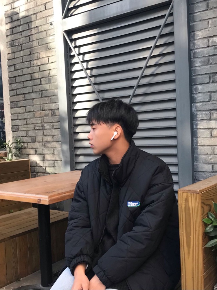 酥长卿-福建省·福州市·闽侯县--身高173体重125男、有拍照经验想要接些寄拍网拍宣传宣传，知道没有天上掉馅饼的好事希望善良