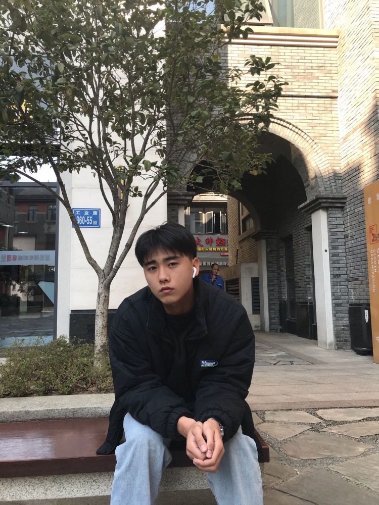 酥长卿-福建省·福州市·闽侯县--身高173体重125男、有拍照经验想要接些寄拍网拍宣传宣传,知道没有天上掉馅饼的好事希望善良