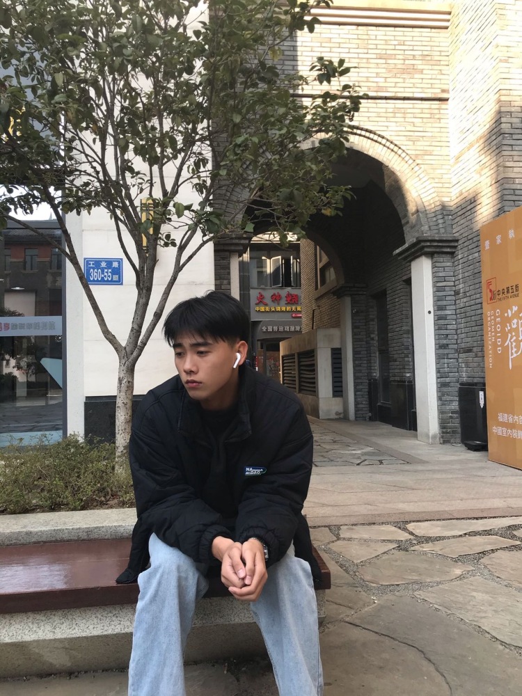 酥长卿-福建省·福州市·闽侯县--身高173体重125男、有拍照经验想要接些寄拍网拍宣传宣传,知道没有天上掉馅饼的好事希望善良