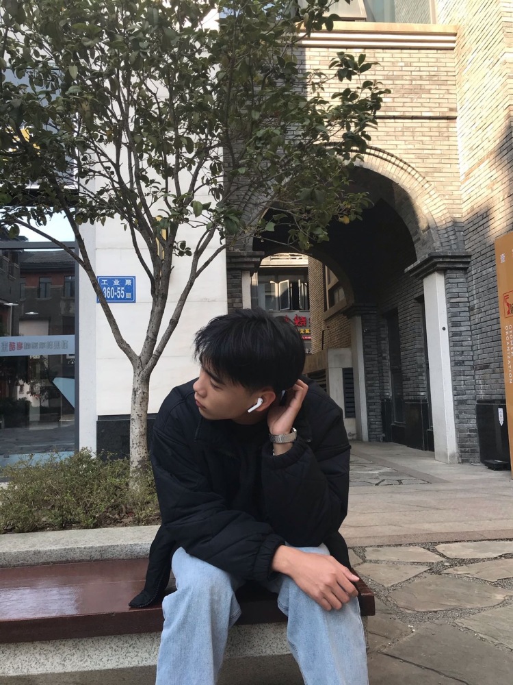 酥长卿-福建省·福州市·闽侯县--身高173体重125男、有拍照经验想要接些寄拍网拍宣传宣传，知道没有天上掉馅饼的好事希望善良