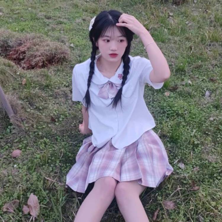 不开心-江西省·南昌市·南昌县--会拍照， jk 洛丽塔， 常服都可以 ，身高160， 体重94斤的，