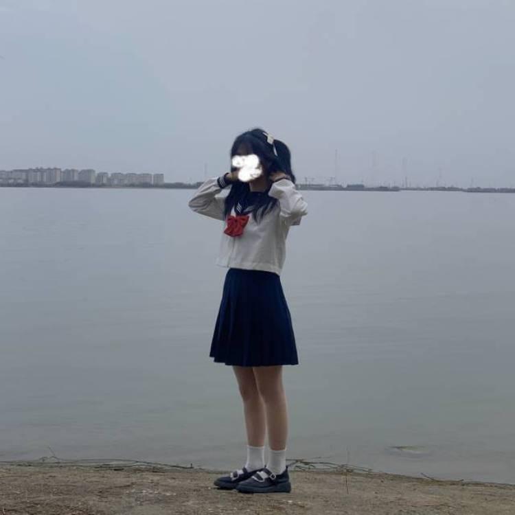 不开心-江西省·南昌市·南昌县--会拍照， jk 洛丽塔， 常服都可以 ，身高160， 体重94斤的，