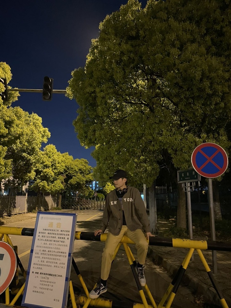 理想-江苏省·宿迁市·宿豫区--今年20岁身高181 体重136 可接寄拍 欢迎各位哥哥姐姐联系我工作认真负责喜欢穿搭