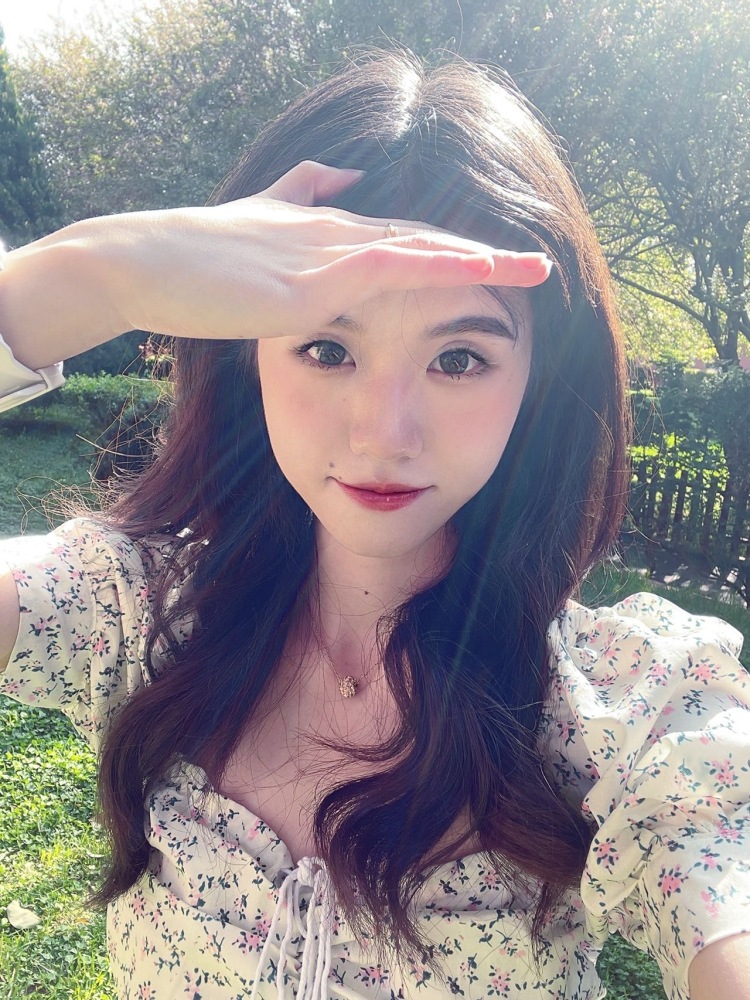 可乐小崽-云南省·曲靖市·宣威市-抖音,某红薯-身高158 体重40公斤,可接拍多种风格,图文和视频都可以。本人擅长搭配、拍照、修图,能够根据商品选择场景拍摄,出图质量高,效率高。