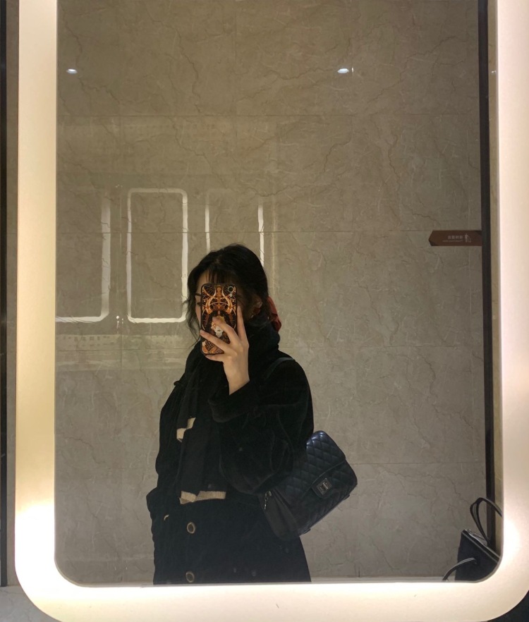 大何-江西省·南昌市·青山湖区-抖音-特长:舞蹈 身高160 体重86斤 胸围:A就对了腰围:56 臀围:83 属于梨形身材。平时喜欢穿搭、饰品之类的,风格:日系可爱、纯欲辣妹、法式复古、暗黑少女 都🉑