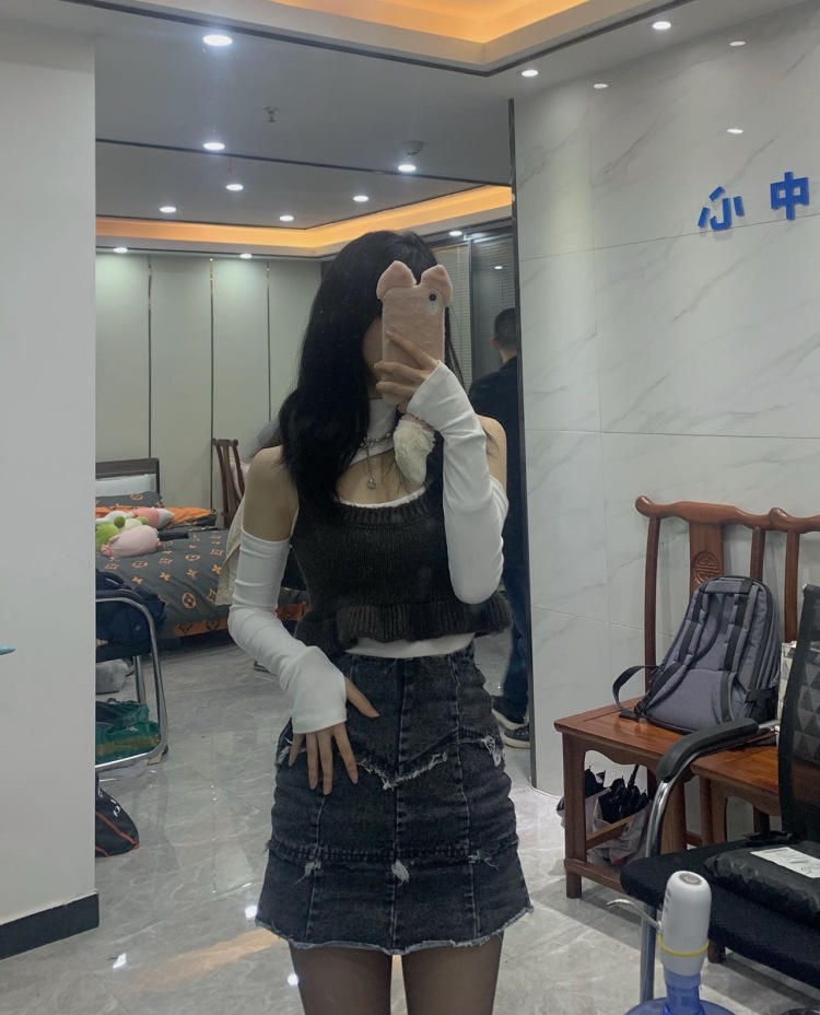 大何-江西省·南昌市·青山湖区-抖音-特长：舞蹈  身高160  体重86斤 胸围：A就对了腰围：56  臀围：83 属于梨形身材。平时喜欢穿搭、饰品之类的，风格：日系可爱、纯欲辣妹、法式复古、暗黑少女 都🉑