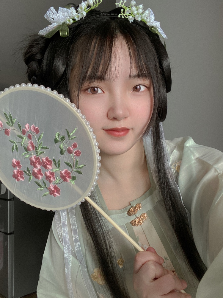 Talia-重庆市·重庆市·渝北区-抖音、微博、某红薯-接寄拍,可接护肤品、化妆品、头饰、衣服,如果品牌很棒可以不收费(虽然我可能是在做梦嘿嘿)希望接到三坑的寄拍~如果不能支付费用,希望可以把寄拍的产品留给我,谢谢!我一定好好拍照返图!骗子勿扰哦,谢谢!