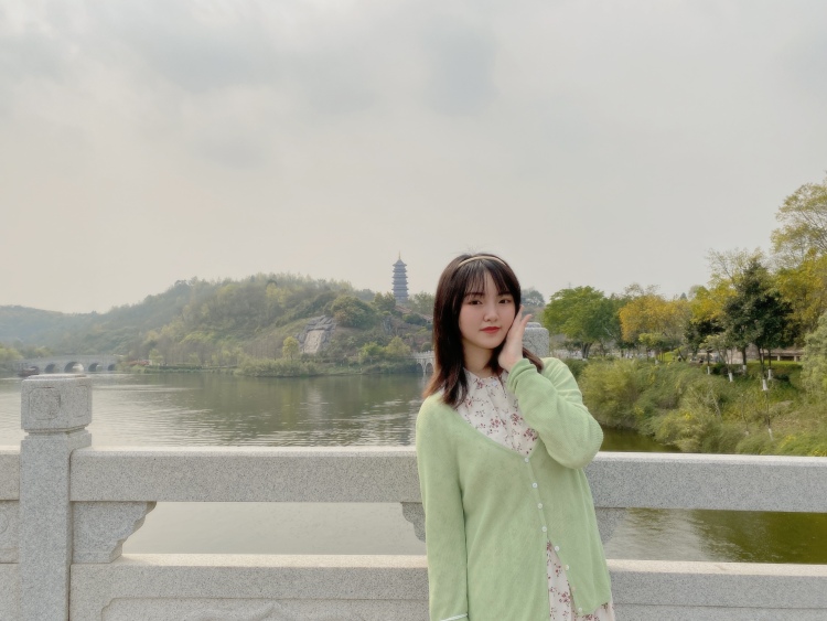 Talia-重庆市·重庆市·渝北区-抖音、微博、某红薯-接寄拍,可接护肤品、化妆品、头饰、衣服,如果品牌很棒可以不收费(虽然我可能是在做梦嘿嘿)希望接到三坑的寄拍~如果不能支付费用,希望可以把寄拍的产品留给我,谢谢!我一定好好拍照返图!骗子勿扰哦,谢谢!
