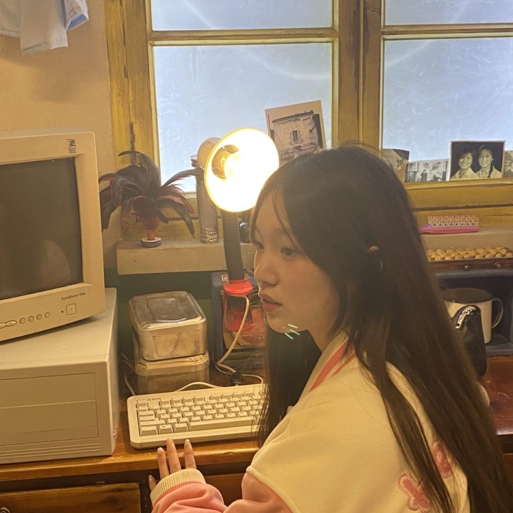 友谊小驼-山东省·济南市·长清区-抖音 某红薯-在读大学生,净身高161 体重88 粉白皮 可接寄拍,风格多,没有耳洞,可接耳夹。接买家秀,会化妆p图。