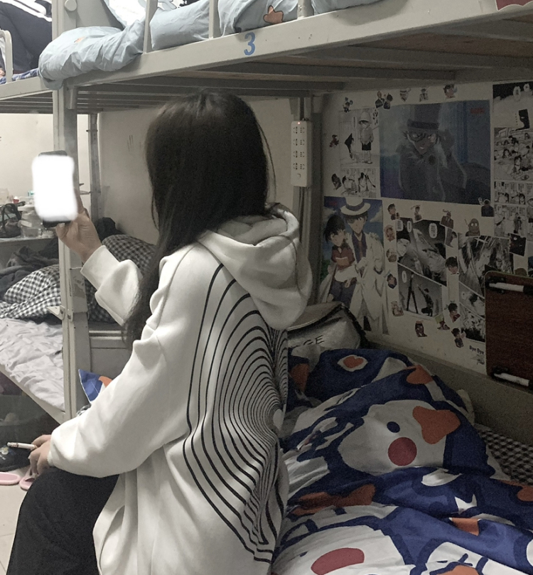 S.-河南省·郑州市·上街区-XIANSIAN-本人在校大学生 有丰富批图经验 身高170 日常喜欢拍照 可寄拍衣服 包包 鞋子