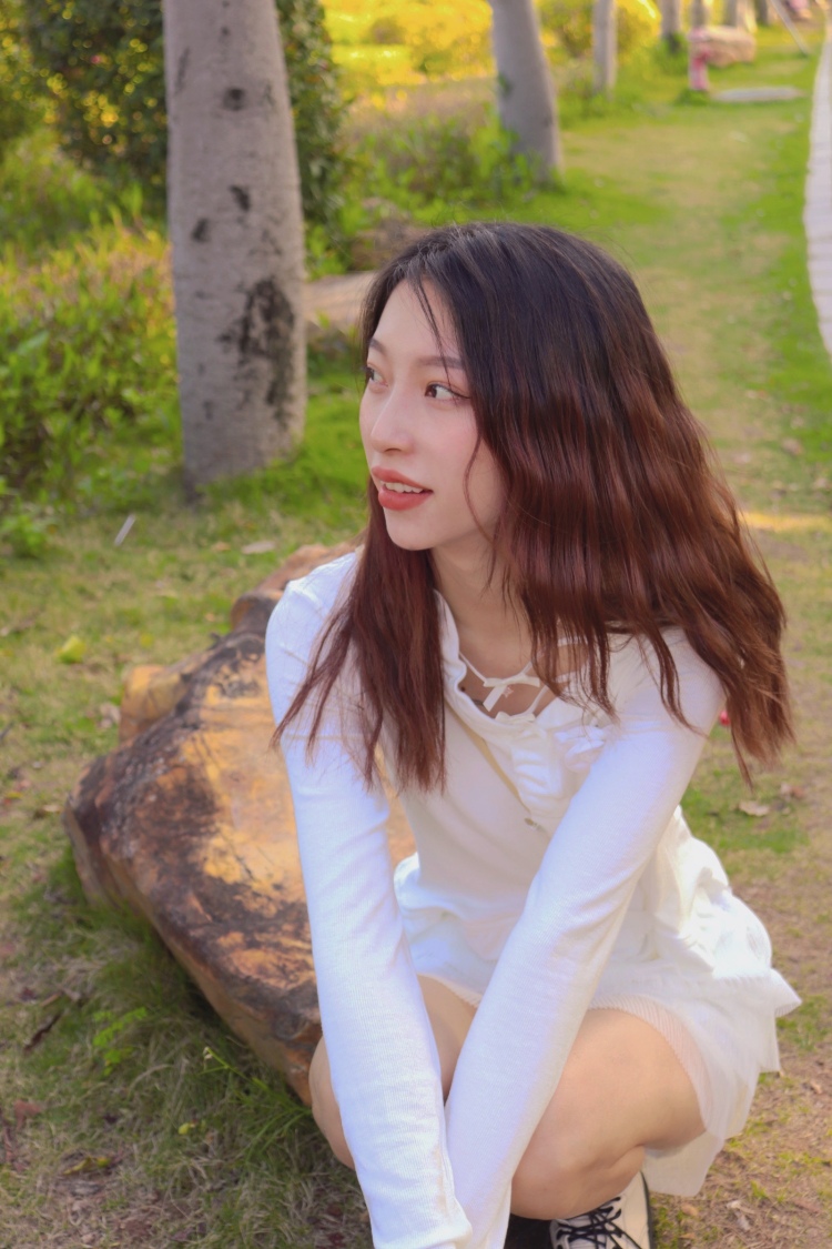 冷山-广东省·深圳市·龙华区--自己有相机可出片 接寄拍 饰品 包包 衣服 都可出片效率高 会p图