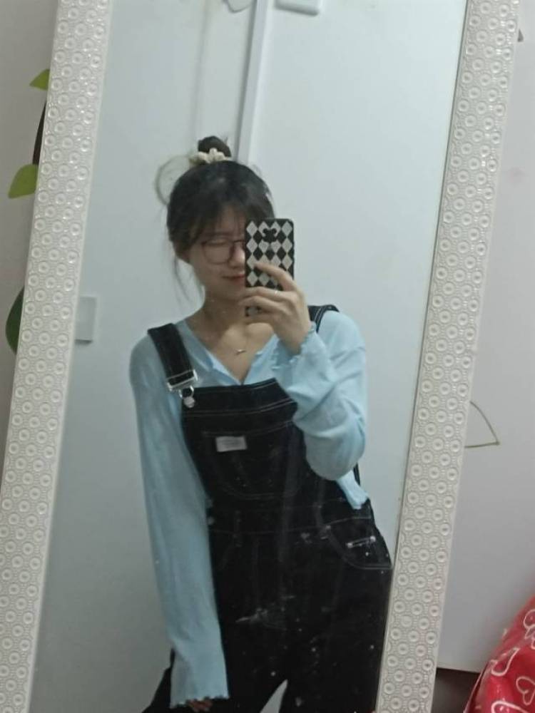 葡萄很甜-河南省·郑州市·中原区--本人学生一枚 身高163 体重48kg
平时喜欢穿搭 风格多变 各种风格都能驾驭
 擅长p图  可自行p图 爱好唱歌
可接🍑  pdd 服饰 鞋子 首饰 包包等