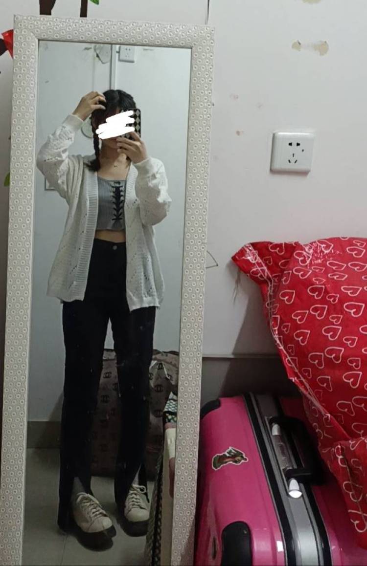 葡萄很甜-河南省·郑州市·中原区--本人学生一枚 身高163 体重48kg
平时喜欢穿搭 风格多变 各种风格都能驾驭
 擅长p图  可自行p图 爱好唱歌
可接🍑  pdd 服饰 鞋子 首饰 包包等