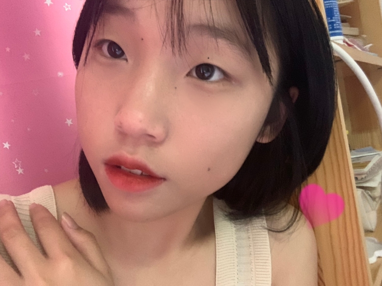 查海生-河北省·邢台市·内丘县-快手-女高中生，身高165cm，体重54kg，擅长拍各种风格照片，喜欢汉服、JK制服，作品风格偏复古港风和古风，各种风格都能驾驭。